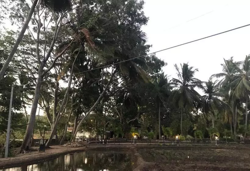 Hotelli Sethway Village