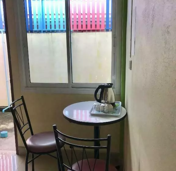 پانسیون Tanarod Gueshouse