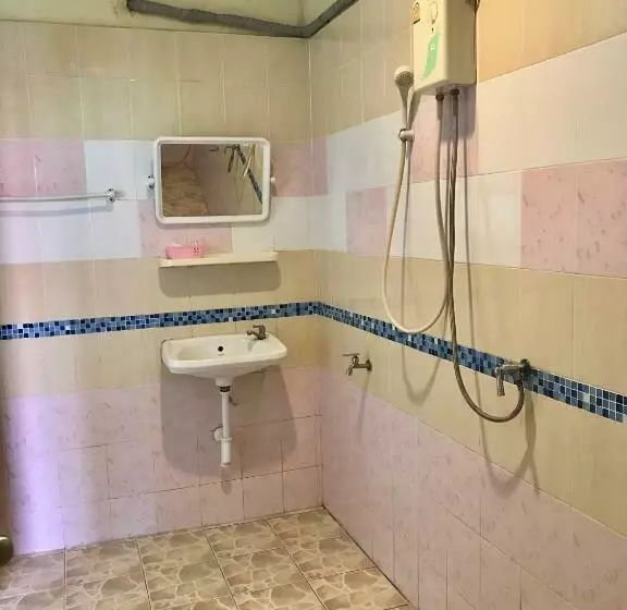 پانسیون Tanarod Gueshouse