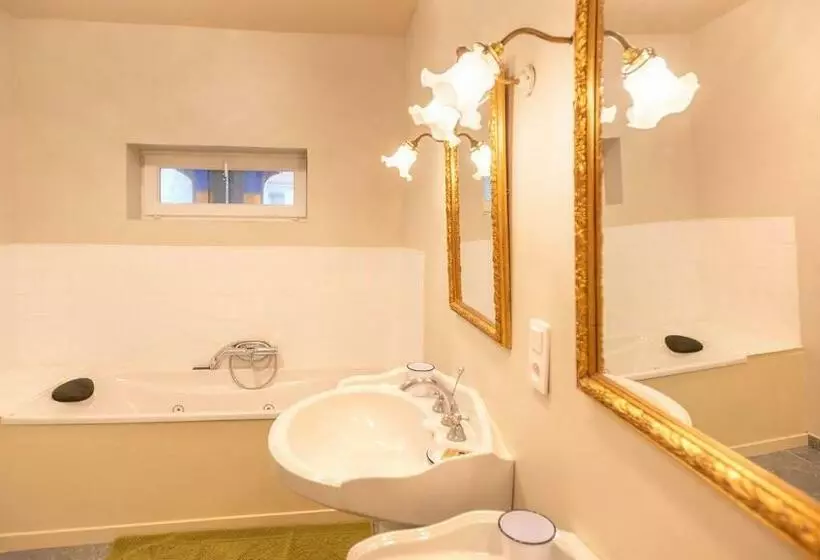 Aamiaismajoitus (B&B) Les Myrrhophores Et Spa, Chambres D Hôtes Et Gîtes De Charme