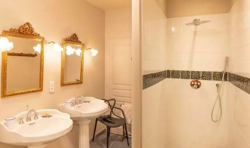 Aamiaismajoitus (B&B) Les Myrrhophores Et Spa, Chambres D Hôtes Et Gîtes De Charme