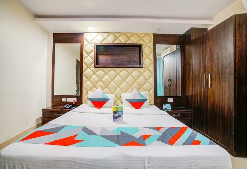 Отель Fabexpress The Uhas