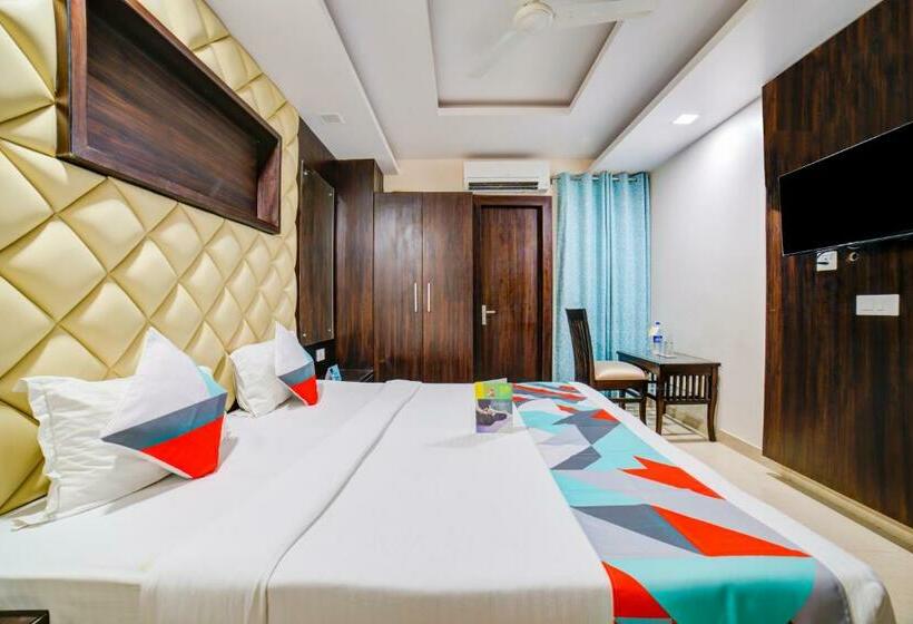 Отель Fabexpress The Uhas