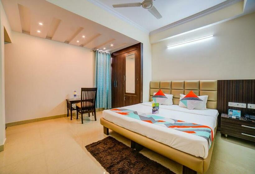 Отель Fabexpress The Uhas