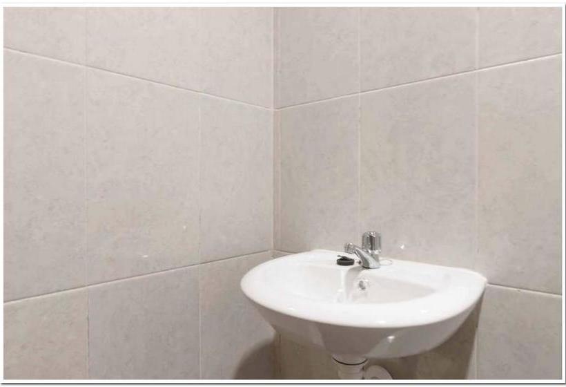 בית מלון כפרי Koolkost Near Cbd Ciledug Family Mall