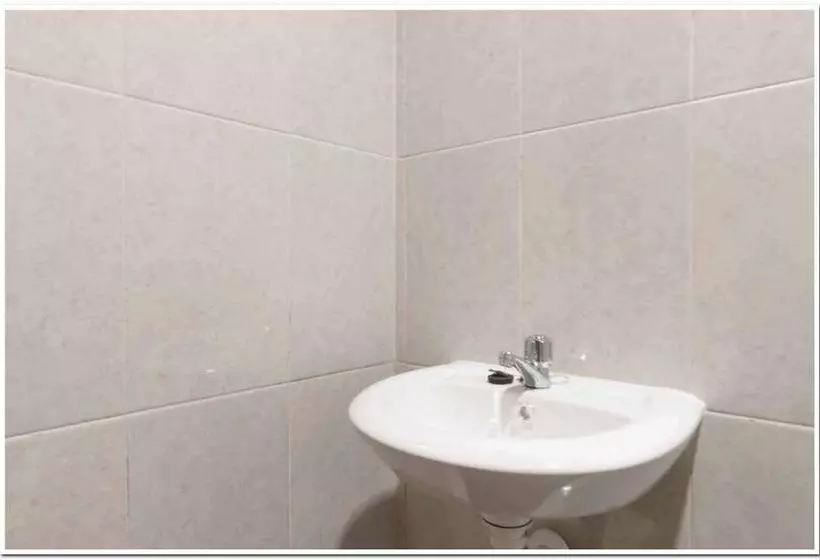 Hotelli Koolkost Near Cbd Ciledug Family Mall