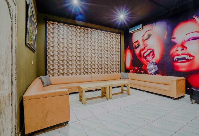 בית מלון כפרי Reddoorz Plus Near Tapal Kuda Cugenang Cianjur