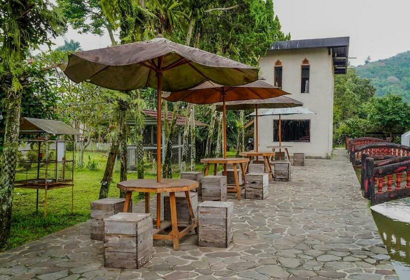 בית מלון כפרי Reddoorz Plus Near Tapal Kuda Cugenang Cianjur