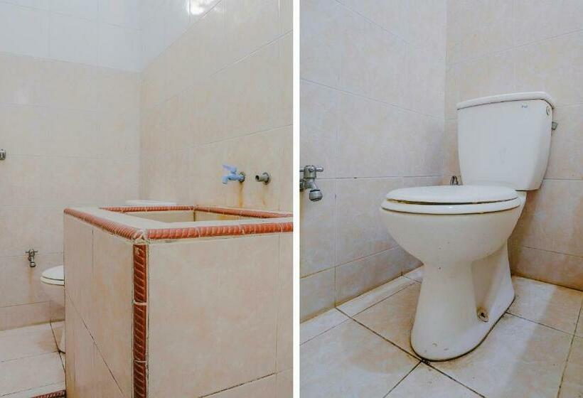 בית מלון כפרי Reddoorz Plus Near Tapal Kuda Cugenang Cianjur