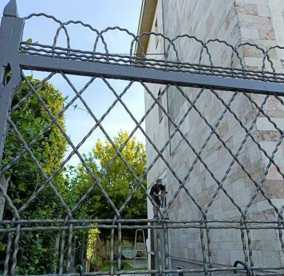 تختخواب و صبحانه Chez Martha