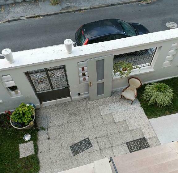 تختخواب و صبحانه Chez Martha