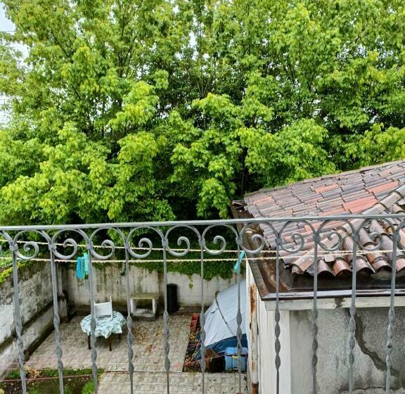 تختخواب و صبحانه Chez Martha