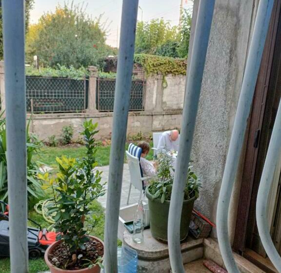 تختخواب و صبحانه Chez Martha