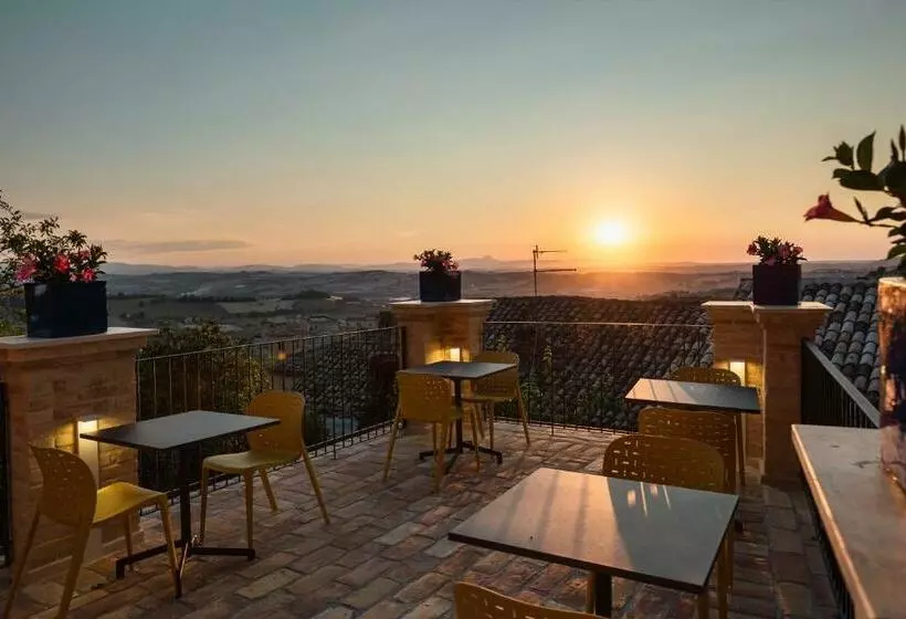 تختخواب و صبحانه Ognissanti Guesthouse & Suites