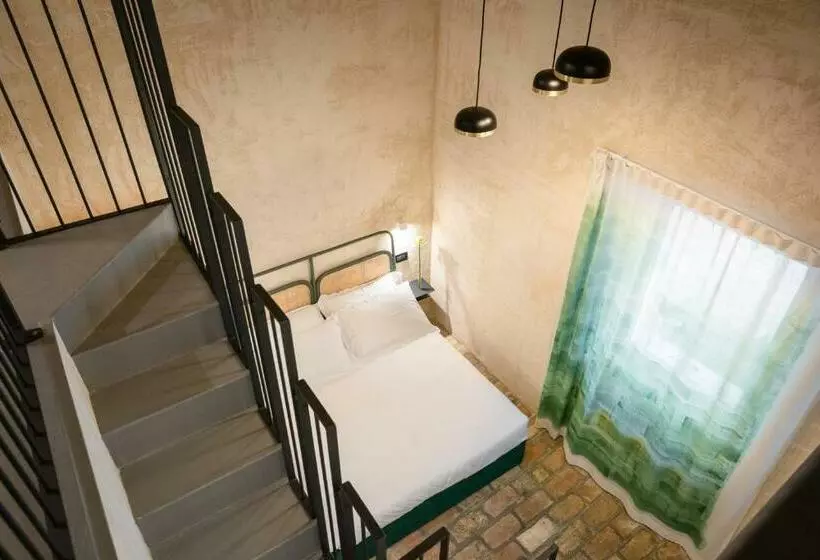 تختخواب و صبحانه Ognissanti Guesthouse & Suites