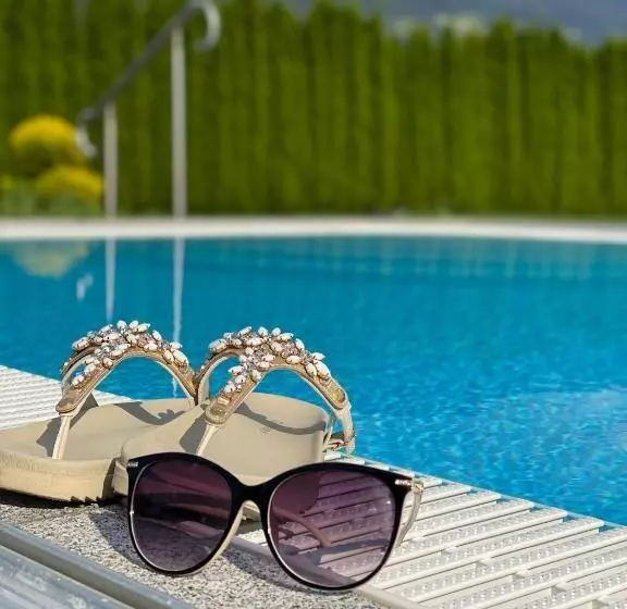 Hotelli Cafe Zillertal