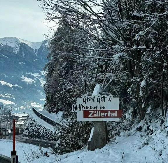 Hotelli Cafe Zillertal
