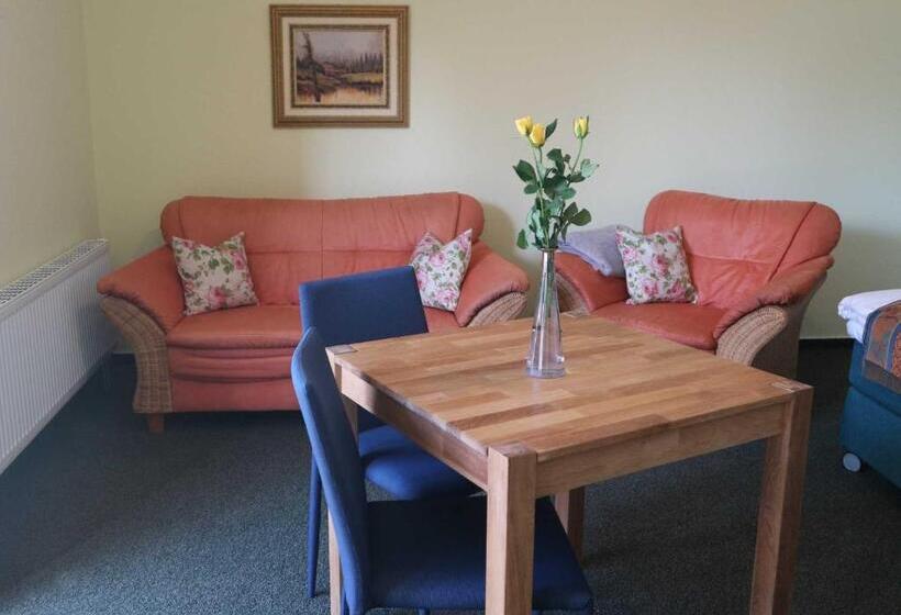 هتل Pension Am Waldguertel