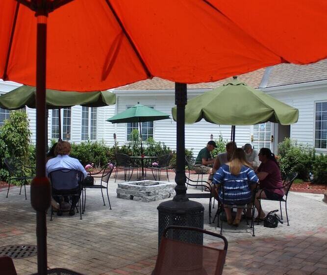 בית מלון כפרי Phoenix Inn Resort