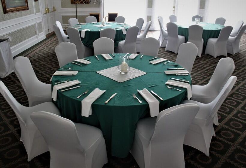 בית מלון כפרי Phoenix Inn Resort