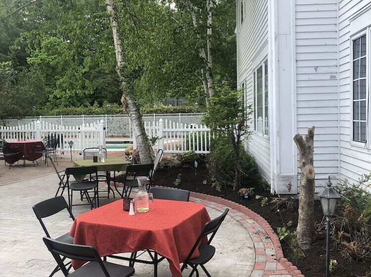 בית מלון כפרי Phoenix Inn Resort