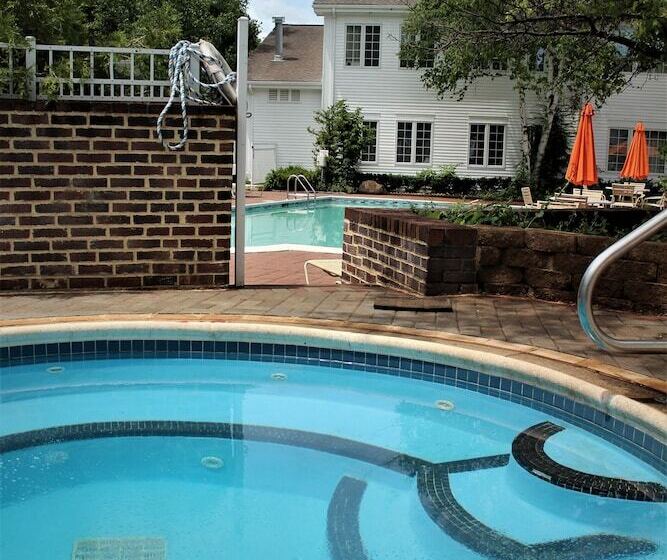 בית מלון כפרי Phoenix Inn Resort