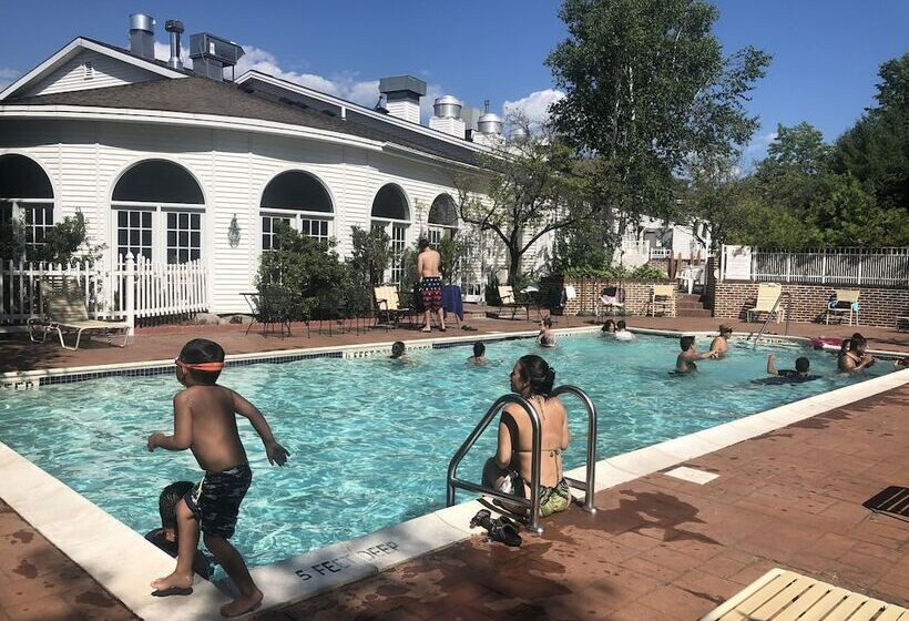 בית מלון כפרי Phoenix Inn Resort