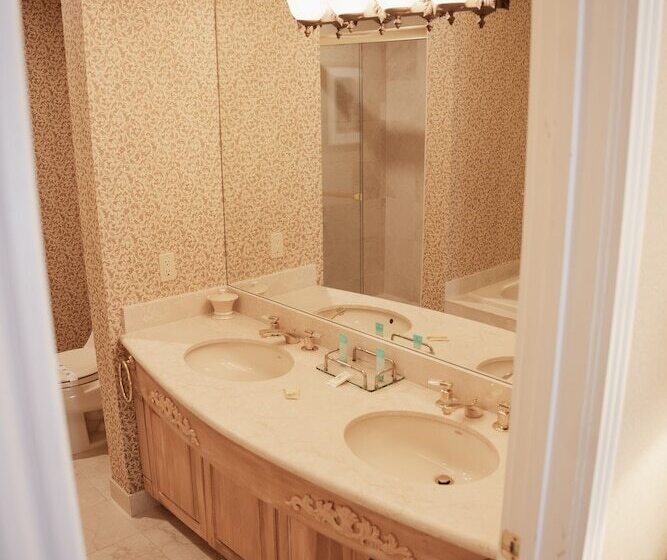 בית מלון כפרי Phoenix Inn Resort