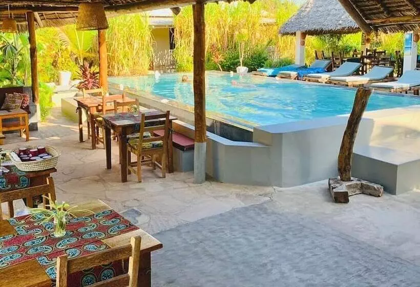 Hotelli Shamba Village