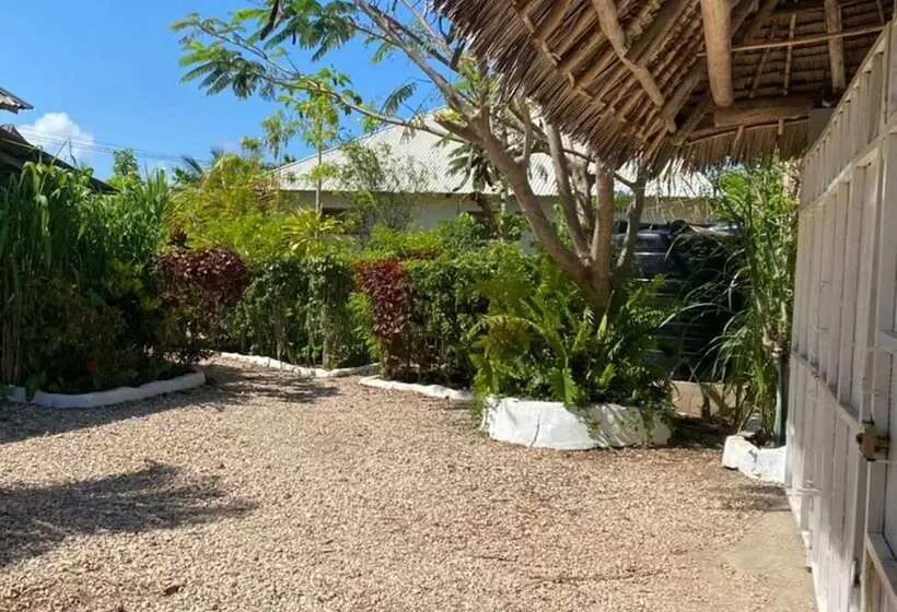 Hotelli Shamba Village