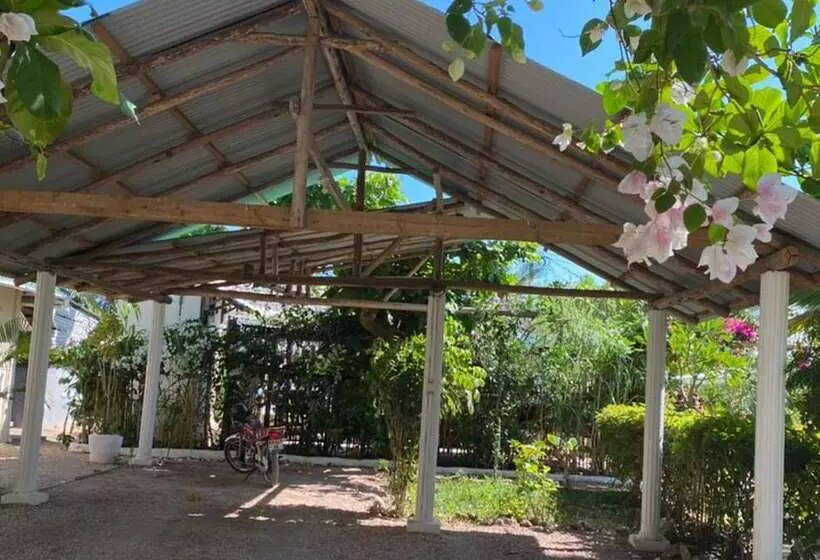 Hotelli Shamba Village