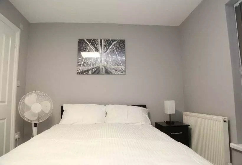 Majatalo Budget 4 Bed House In Woolwich