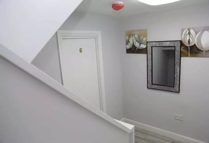 Majatalo Budget 4 Bed House In Woolwich