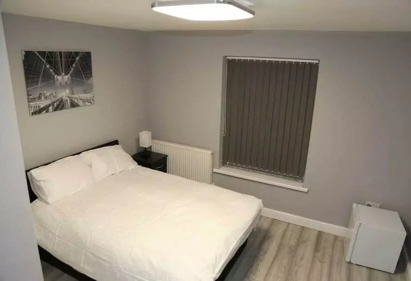 Majatalo Budget 4 Bed House In Woolwich