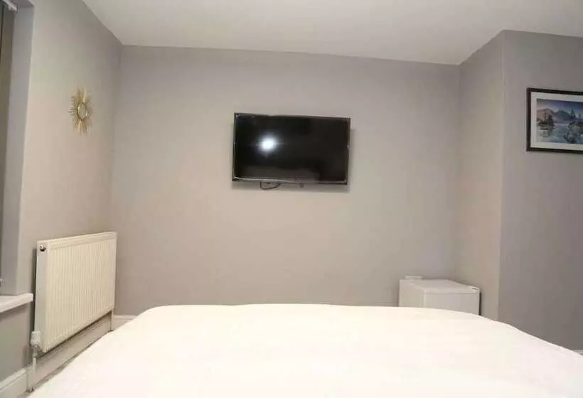 Majatalo Budget 4 Bed House In Woolwich