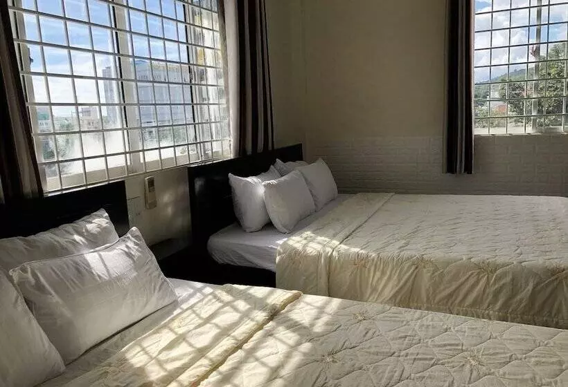 پانسیون Le Tram Guest House