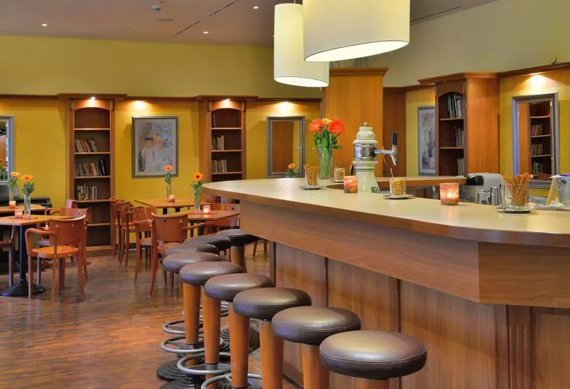 בית מלון כפרי Plaza Inn Leonberg