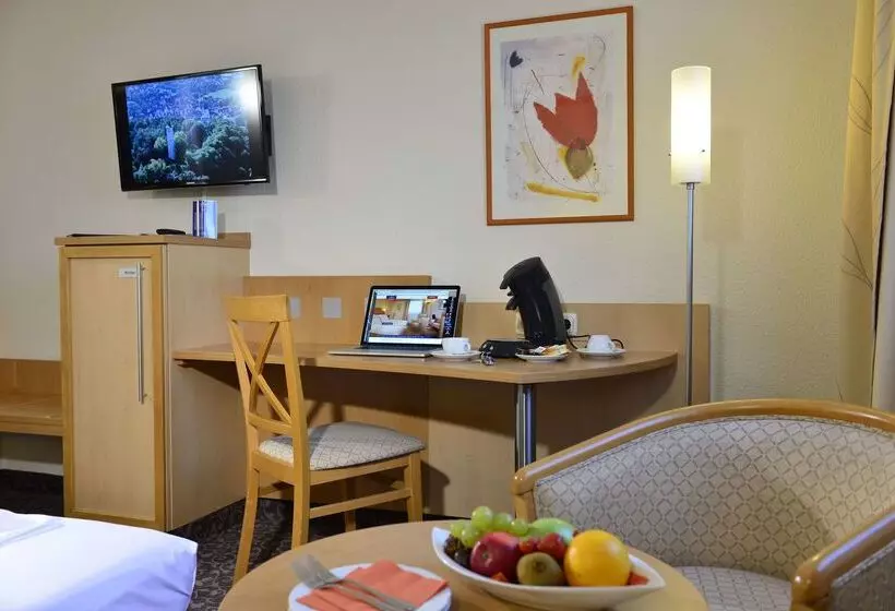 בית מלון כפרי Plaza Inn Leonberg