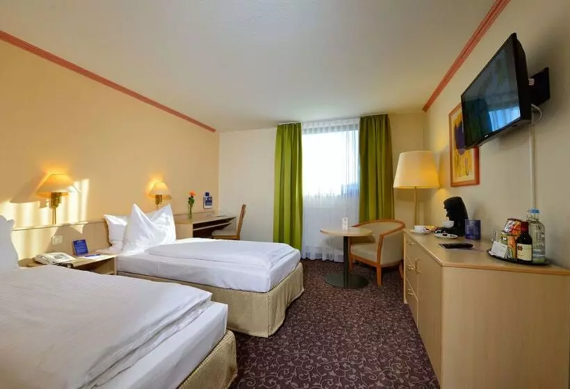 בית מלון כפרי Plaza Inn Leonberg