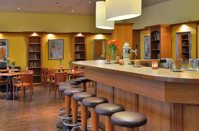 בית מלון כפרי Plaza Inn Leonberg