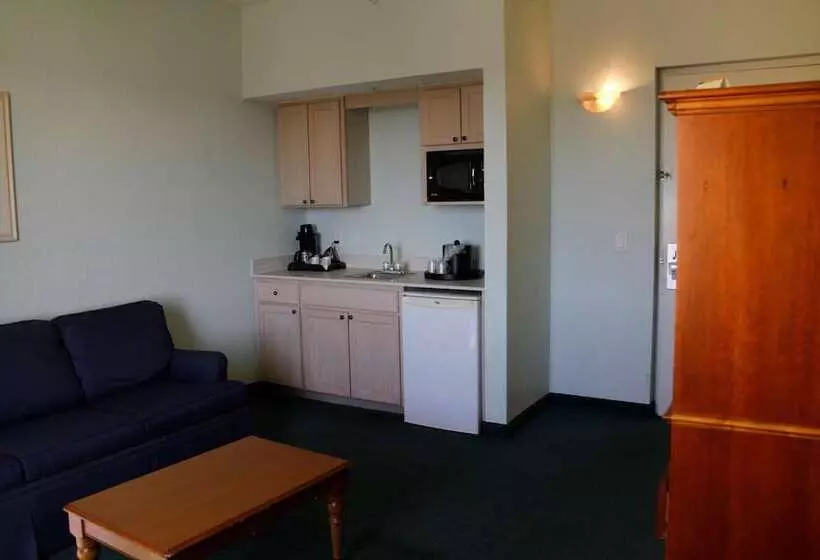 בית מלון כפרי Cocoa Beach Suites