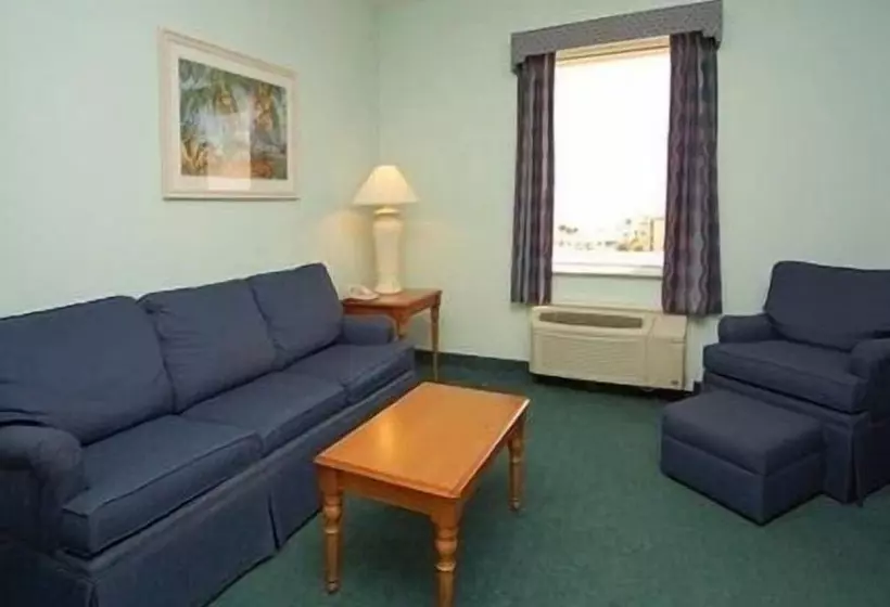 בית מלון כפרי Cocoa Beach Suites