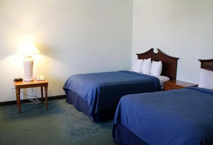 בית מלון כפרי Cocoa Beach Suites