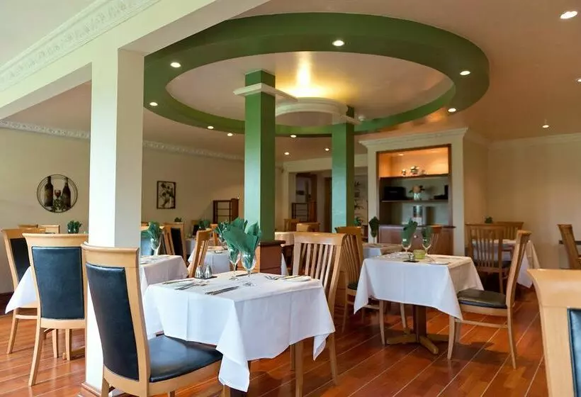 Отель Days Inn Sandy