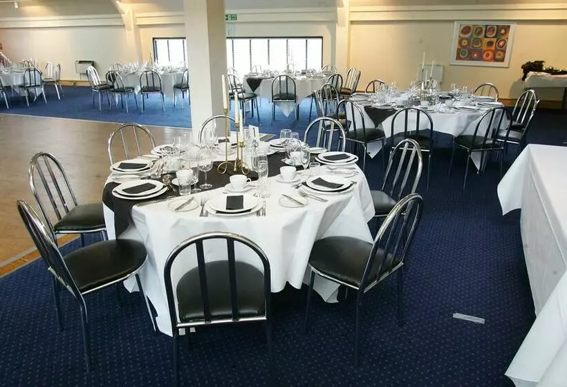 Отель Days Inn Sandy