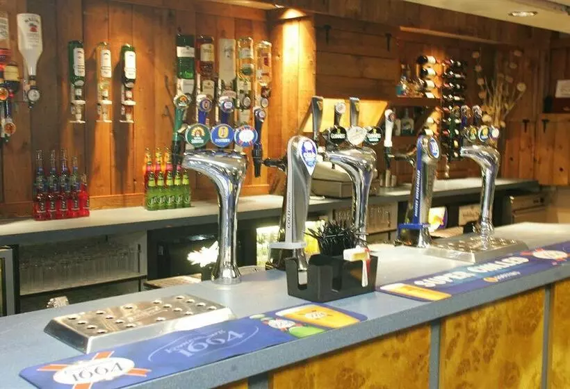 Отель Days Inn Sandy