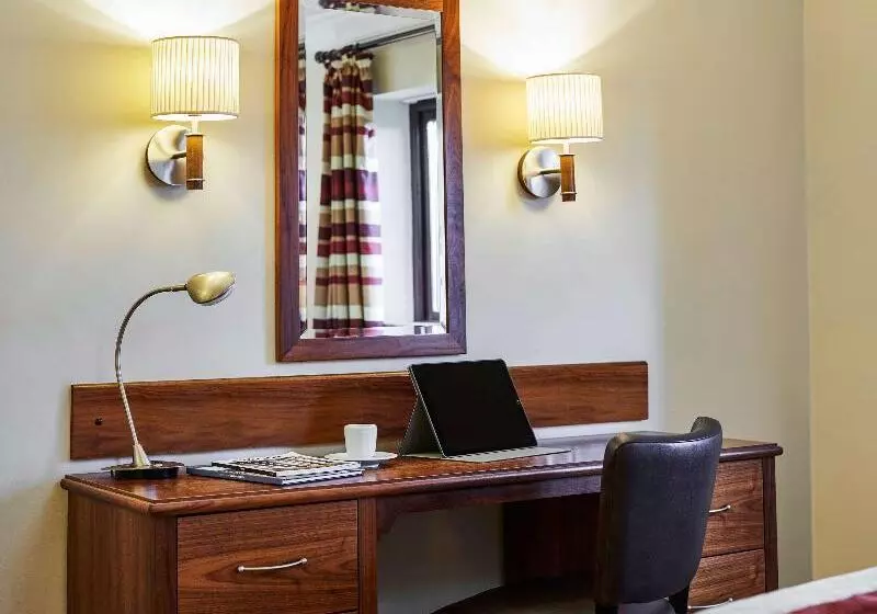 בית מלון כפרי Mercure Barnsley Tankersley Manor