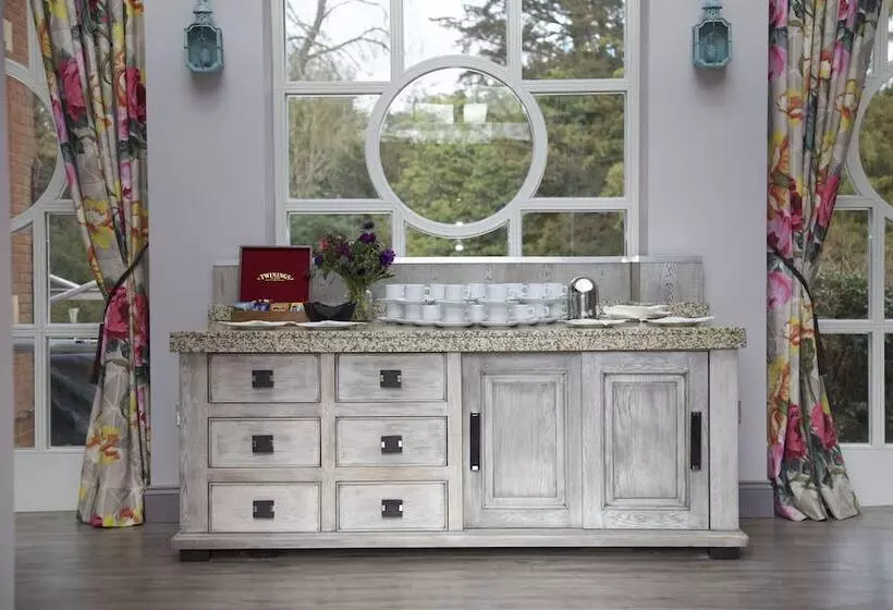 Отель Pendley Manor