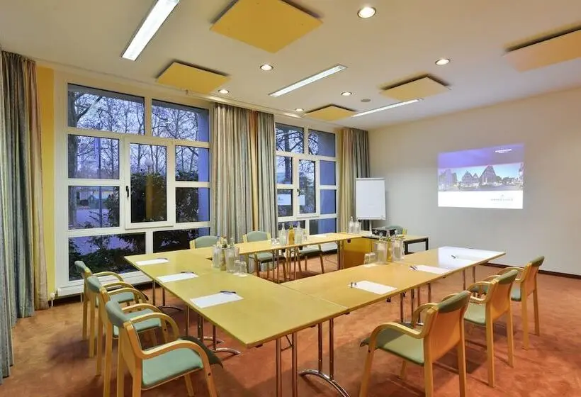 Hotelli Plaza Inn Leonberg