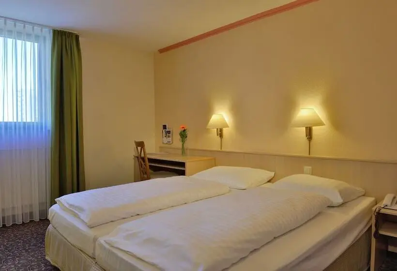 Hotelli Plaza Inn Leonberg